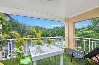 Outdoor Superior living area at Cairns beachfront accommodation